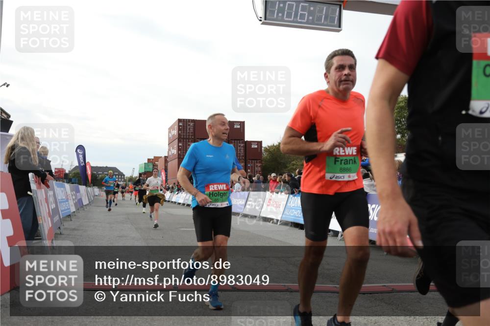 03.10.2025 - Köhlbrandbrückenlauf Yannick Fuchs http://msf.ph/oto/8983049 03.10.2025 16:06:09 Ziel 7296, 7343, 8064, 8539, 8813, 8886, 9100, 9378, 9451, 9483, 9596, 9626, 9633 meine-sportfotos.de