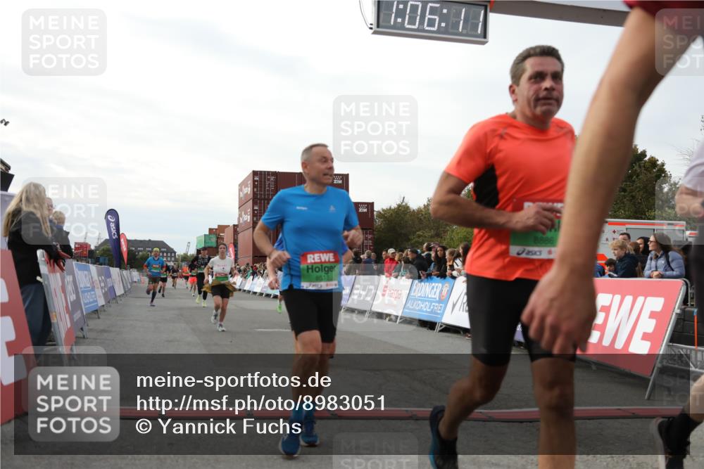 03.10.2025 - Köhlbrandbrückenlauf Yannick Fuchs http://msf.ph/oto/8983051 03.10.2025 16:06:09 Ziel 7296, 7343, 8064, 8539, 8813, 8886, 9100, 9378, 9451, 9483, 9596, 9626, 9633 meine-sportfotos.de