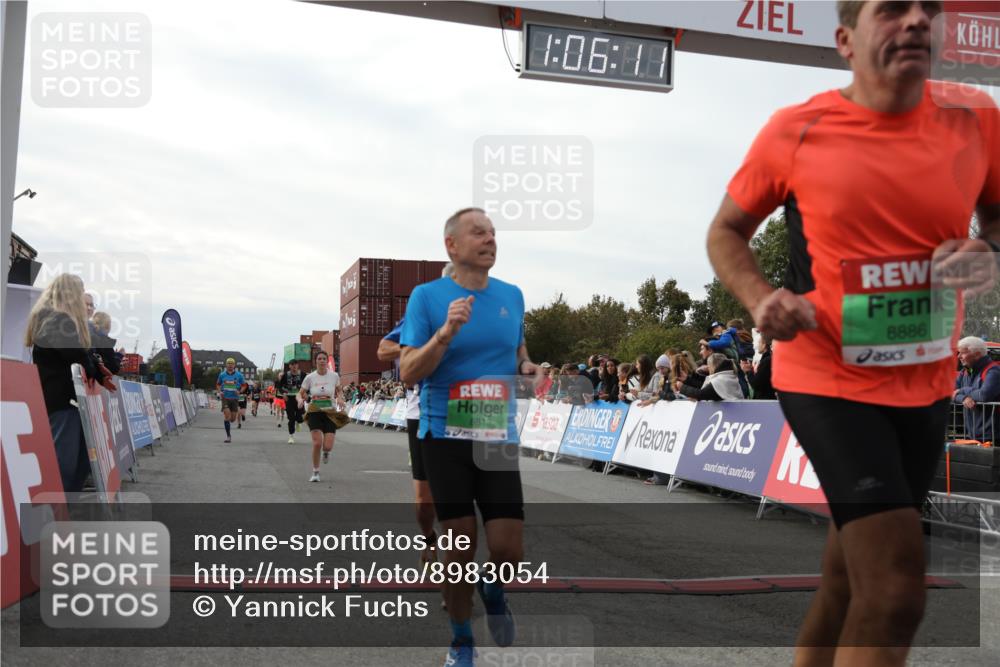 03.10.2025 - Köhlbrandbrückenlauf Yannick Fuchs http://msf.ph/oto/8983054 03.10.2025 16:06:10 Ziel 7296, 7343, 8064, 8539, 8813, 8886, 9100, 9451, 9483, 9596, 9626, 9633 meine-sportfotos.de