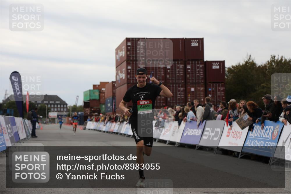 03.10.2025 - Köhlbrandbrückenlauf Yannick Fuchs http://msf.ph/oto/8983055 03.10.2025 15:50:36 Ziel 7020, 7036 meine-sportfotos.de