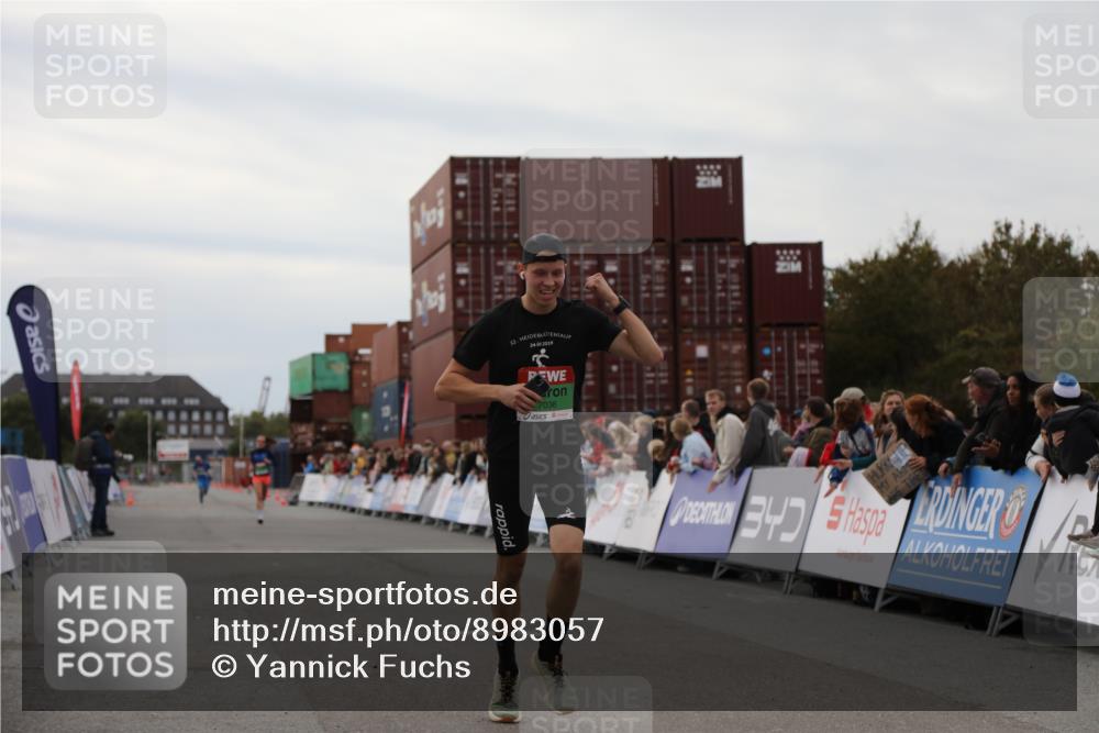 03.10.2025 - Köhlbrandbrückenlauf Yannick Fuchs http://msf.ph/oto/8983057 03.10.2025 15:50:36 Ziel 7020, 7036 meine-sportfotos.de
