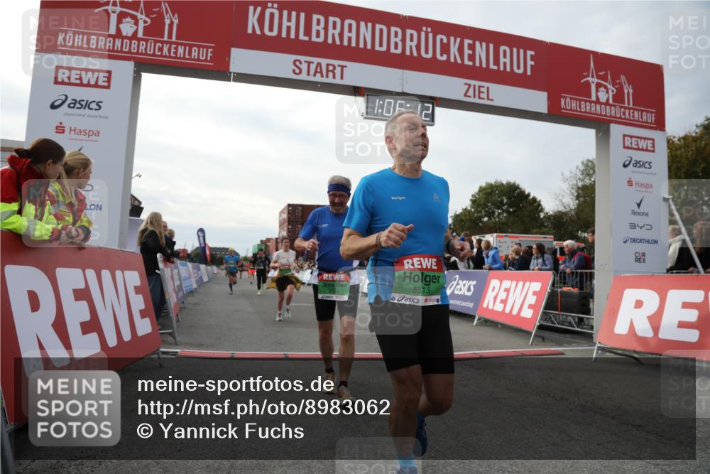 03.10.2025 - Köhlbrandbrückenlauf Yannick Fuchs http://msf.ph/oto/8983062 03.10.2025 16:06:10 Ziel 7296, 7343, 8064, 8539, 8813, 8886, 9100, 9451, 9483, 9596, 9626, 9633 meine-sportfotos.de