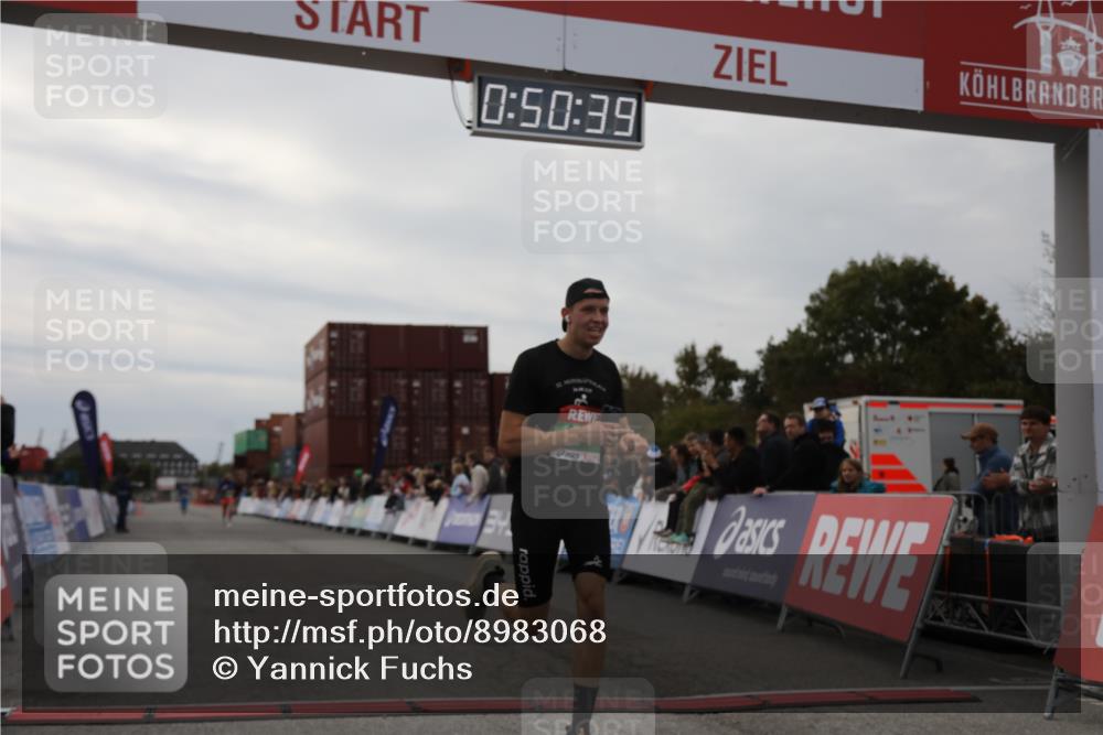03.10.2025 - Köhlbrandbrückenlauf Yannick Fuchs http://msf.ph/oto/8983068 03.10.2025 15:50:37 Ziel 7020, 7036 meine-sportfotos.de