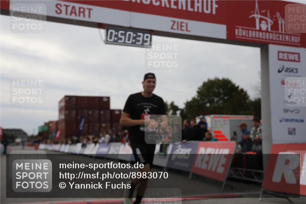 03.10.2025 - Köhlbrandbrückenlauf Yannick Fuchs http://msf.ph/oto/8983070 03.10.2025 15:50:37 Ziel 7020, 7036 meine-sportfotos.de