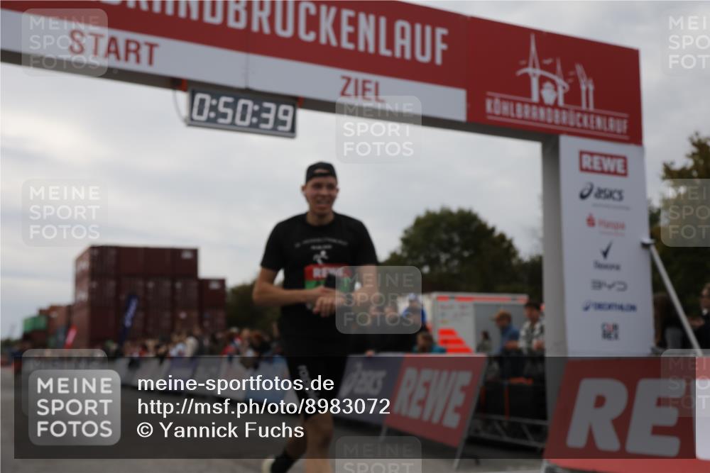 03.10.2025 - Köhlbrandbrückenlauf Yannick Fuchs http://msf.ph/oto/8983072 03.10.2025 15:50:38 Ziel 7020, 7036 meine-sportfotos.de