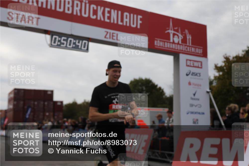 03.10.2025 - Köhlbrandbrückenlauf Yannick Fuchs http://msf.ph/oto/8983073 03.10.2025 15:50:38 Ziel 7020, 7036 meine-sportfotos.de