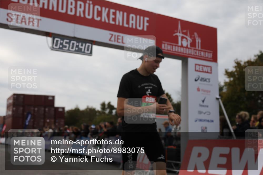 03.10.2025 - Köhlbrandbrückenlauf Yannick Fuchs http://msf.ph/oto/8983075 03.10.2025 15:50:38 Ziel 7020, 7036 meine-sportfotos.de