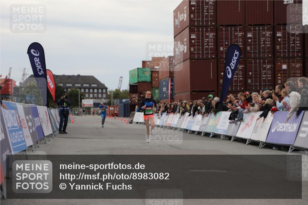 03.10.2025 - Köhlbrandbrückenlauf Yannick Fuchs http://msf.ph/oto/8983082 03.10.2025 15:50:40 Ziel 7020, 7036 meine-sportfotos.de