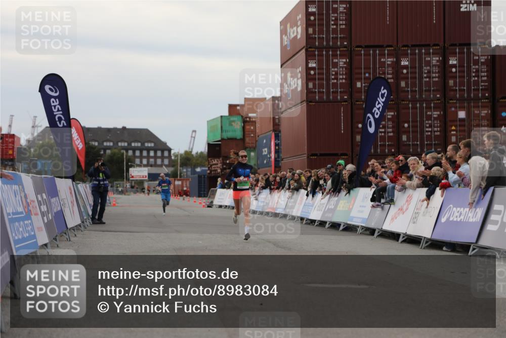 03.10.2025 - Köhlbrandbrückenlauf Yannick Fuchs http://msf.ph/oto/8983084 03.10.2025 15:50:40 Ziel 7020, 7036 meine-sportfotos.de