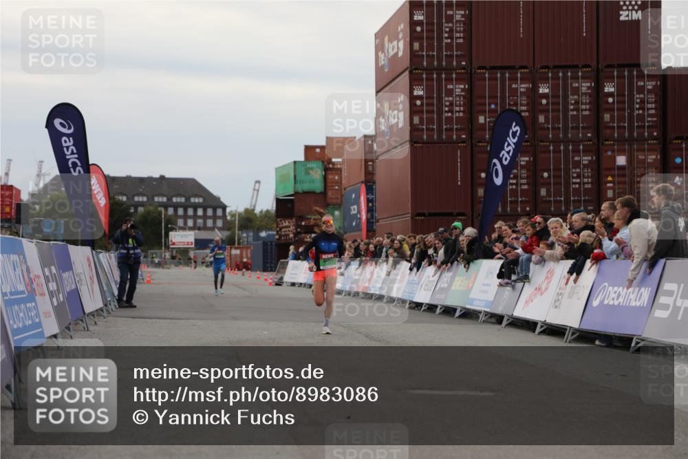 03.10.2025 - Köhlbrandbrückenlauf Yannick Fuchs http://msf.ph/oto/8983086 03.10.2025 15:50:40 Ziel 7020, 7036 meine-sportfotos.de