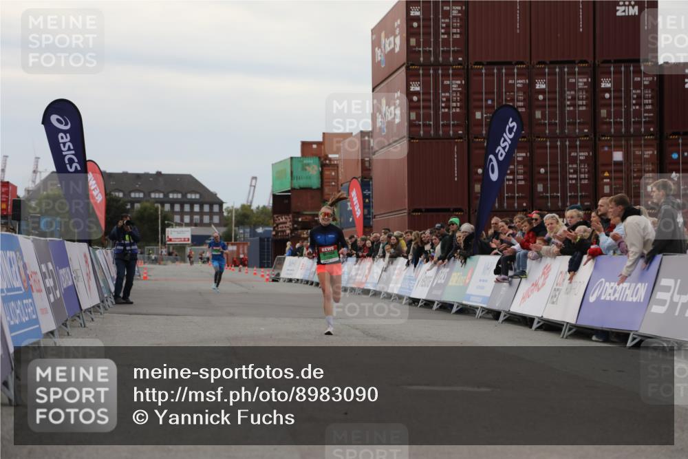 03.10.2025 - Köhlbrandbrückenlauf Yannick Fuchs http://msf.ph/oto/8983090 03.10.2025 15:50:41 Ziel 7020, 7036 meine-sportfotos.de