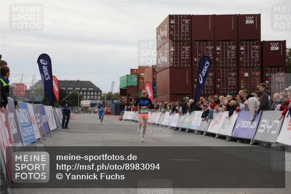 03.10.2025 - Köhlbrandbrückenlauf Yannick Fuchs http://msf.ph/oto/8983094 03.10.2025 15:50:41 Ziel 7020, 7036 meine-sportfotos.de