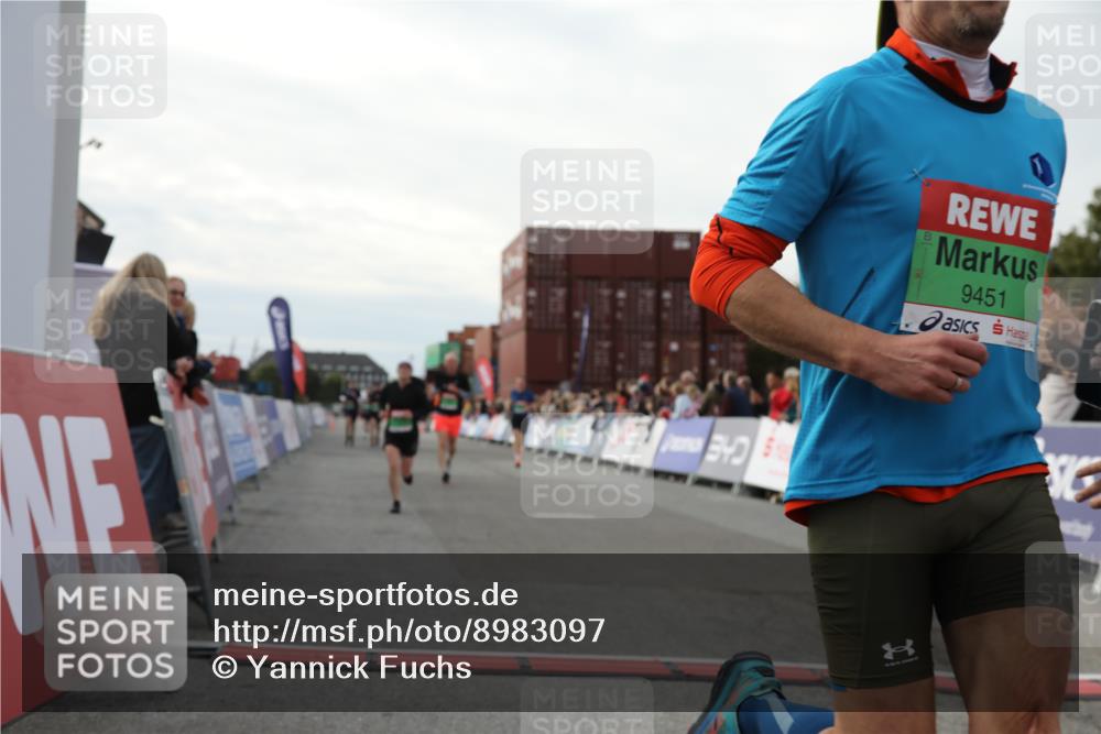 03.10.2025 - Köhlbrandbrückenlauf Yannick Fuchs http://msf.ph/oto/8983097 03.10.2025 16:06:14 Ziel 7296, 7343, 7601, 8064, 8802, 8803, 8804, 8805, 8991, 9100, 9451, 9483, 9633 meine-sportfotos.de