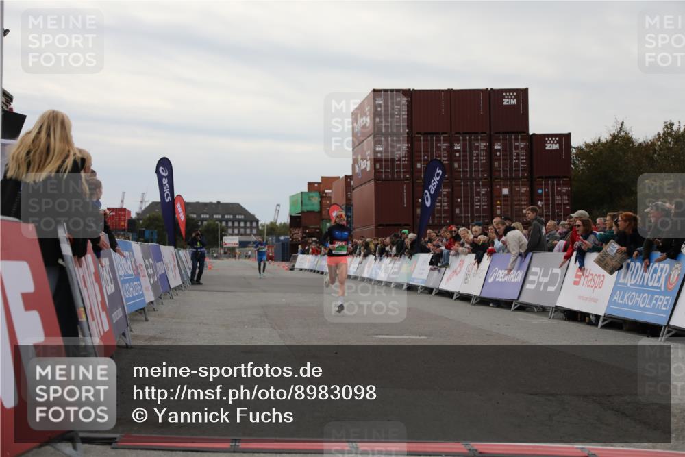 03.10.2025 - Köhlbrandbrückenlauf Yannick Fuchs http://msf.ph/oto/8983098 03.10.2025 15:50:42 Ziel 7020, 7065 meine-sportfotos.de