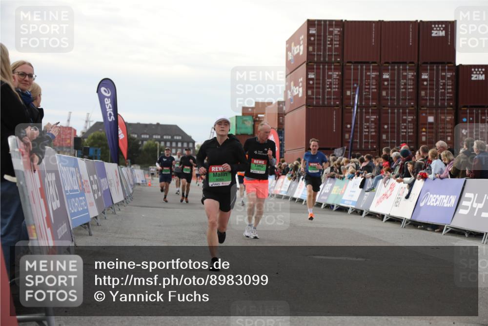 03.10.2025 - Köhlbrandbrückenlauf Yannick Fuchs http://msf.ph/oto/8983099 03.10.2025 16:06:14 Ziel 7296, 7343, 7601, 8064, 8802, 8803, 8804, 8805, 8991, 9100, 9451, 9483, 9633 meine-sportfotos.de