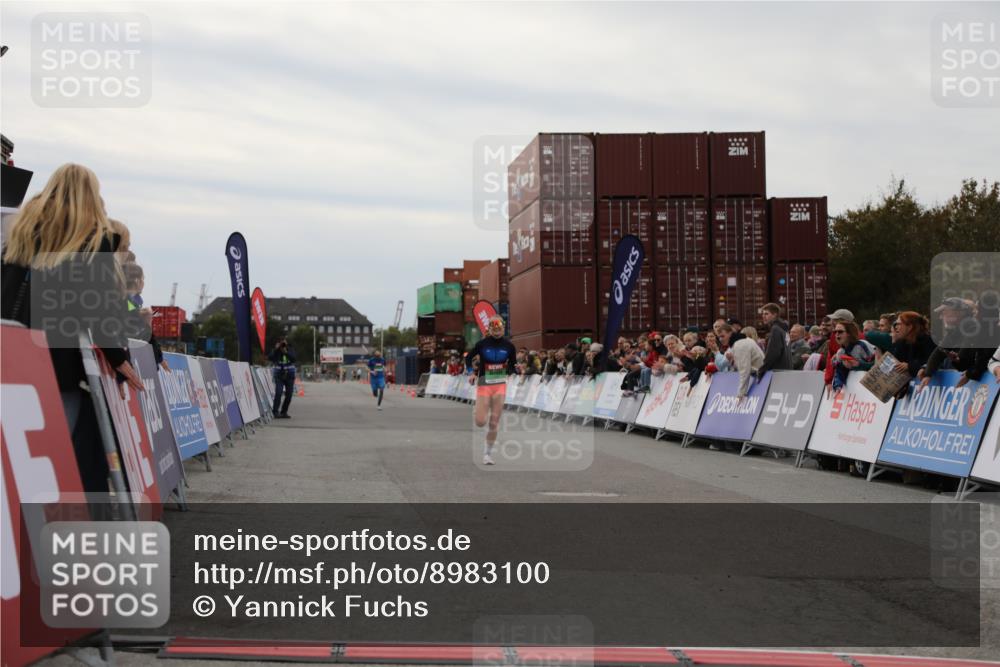 03.10.2025 - Köhlbrandbrückenlauf Yannick Fuchs http://msf.ph/oto/8983100 03.10.2025 15:50:42 Ziel 7020, 7065 meine-sportfotos.de