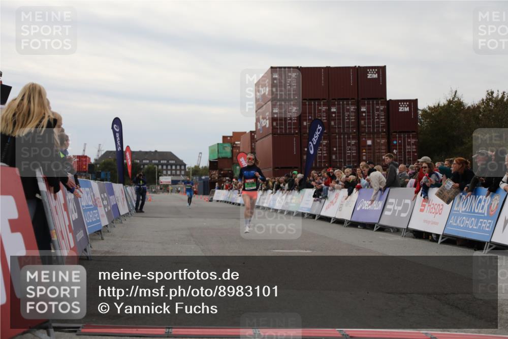 03.10.2025 - Köhlbrandbrückenlauf Yannick Fuchs http://msf.ph/oto/8983101 03.10.2025 15:50:42 Ziel 7020, 7065 meine-sportfotos.de