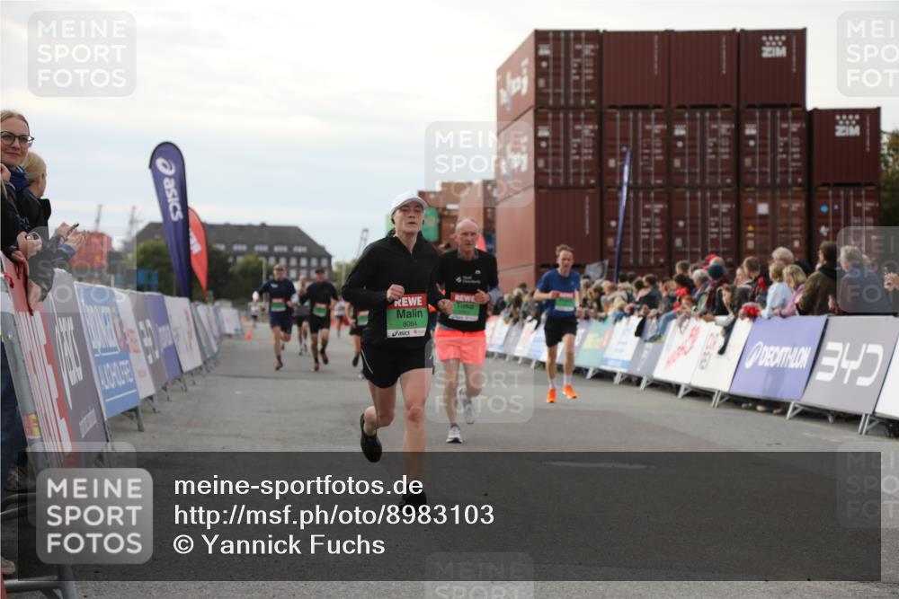 03.10.2025 - Köhlbrandbrückenlauf Yannick Fuchs http://msf.ph/oto/8983103 03.10.2025 16:06:15 Ziel 7296, 7343, 7601, 8064, 8802, 8803, 8804, 8805, 8991, 9451, 9483, 9633 meine-sportfotos.de