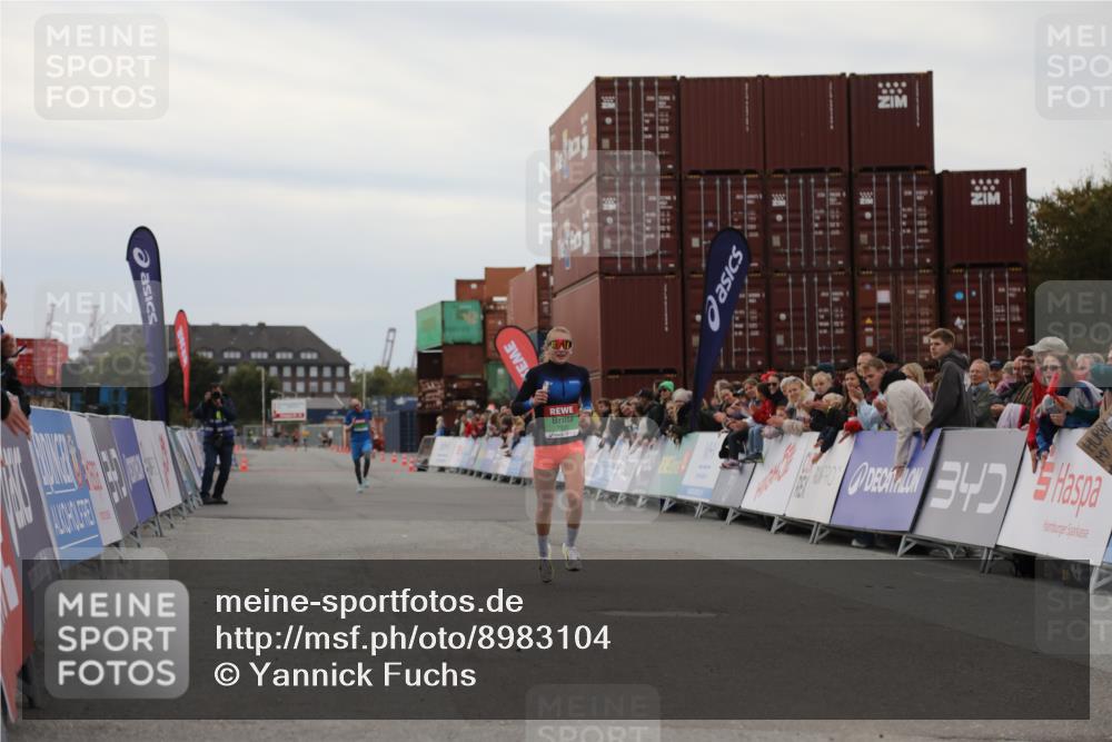 03.10.2025 - Köhlbrandbrückenlauf Yannick Fuchs http://msf.ph/oto/8983104 03.10.2025 15:50:42 Ziel 7020, 7065 meine-sportfotos.de