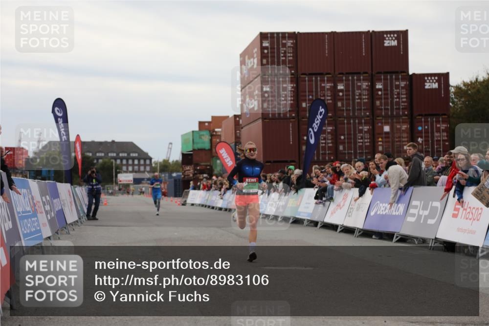 03.10.2025 - Köhlbrandbrückenlauf Yannick Fuchs http://msf.ph/oto/8983106 03.10.2025 15:50:42 Ziel 7020, 7065 meine-sportfotos.de