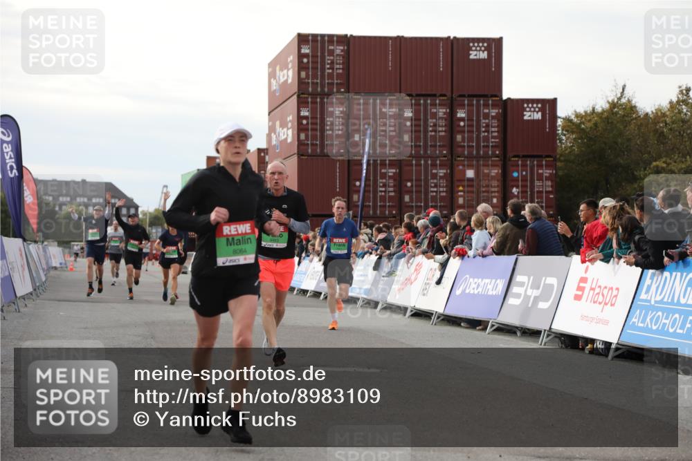 03.10.2025 - Köhlbrandbrückenlauf Yannick Fuchs http://msf.ph/oto/8983109 03.10.2025 16:06:15 Ziel 7296, 7343, 7601, 8064, 8802, 8803, 8804, 8805, 8991, 9451, 9483, 9633 meine-sportfotos.de