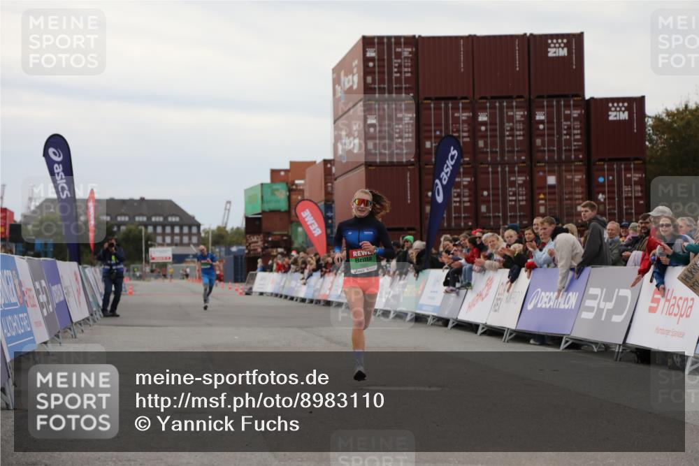 03.10.2025 - Köhlbrandbrückenlauf Yannick Fuchs http://msf.ph/oto/8983110 03.10.2025 15:50:43 Ziel 7020, 7065 meine-sportfotos.de