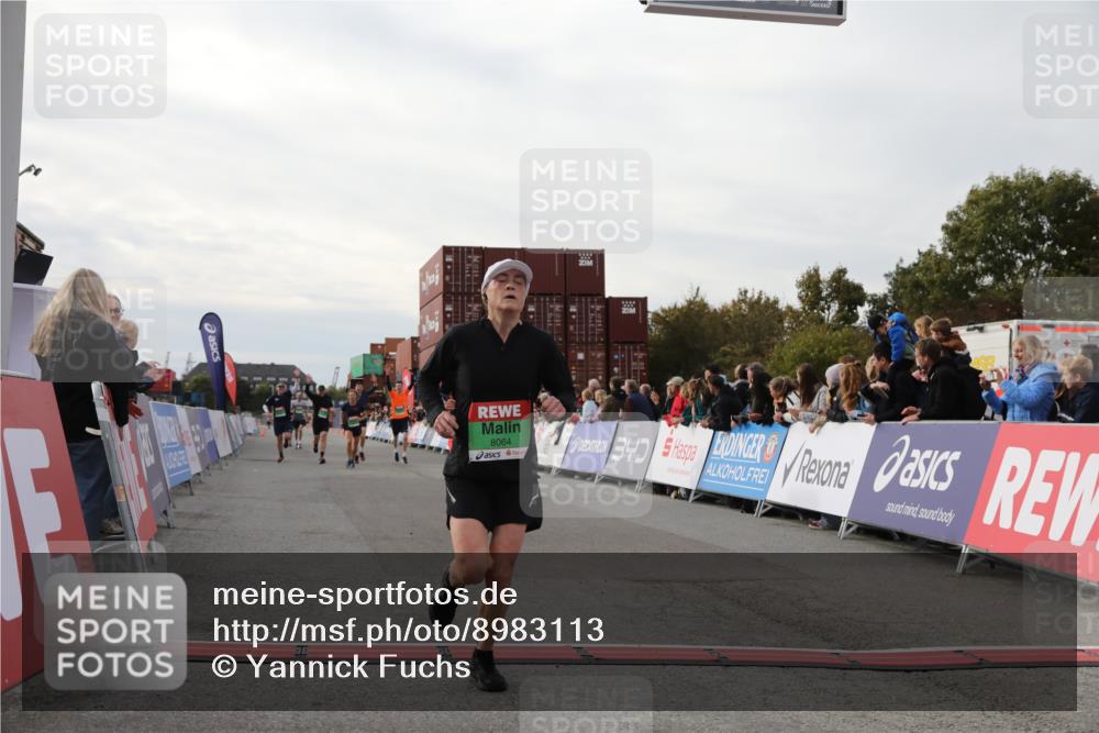 03.10.2025 - Köhlbrandbrückenlauf Yannick Fuchs http://msf.ph/oto/8983113 03.10.2025 16:06:16 Ziel 7343, 7601, 8064, 8802, 8803, 8804, 8805, 8991, 9451, 9483, 9633 meine-sportfotos.de