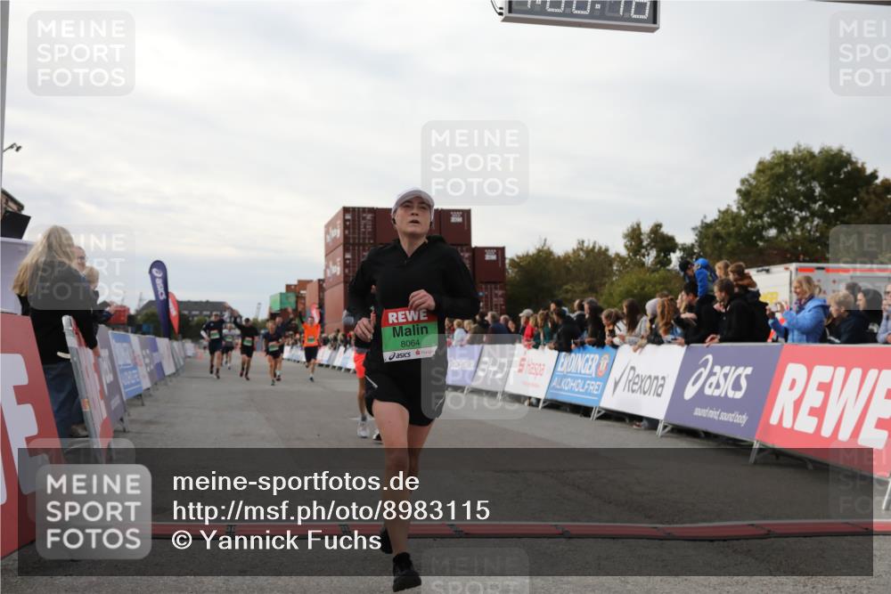 03.10.2025 - Köhlbrandbrückenlauf Yannick Fuchs http://msf.ph/oto/8983115 03.10.2025 16:06:16 Ziel 7343, 7601, 8064, 8802, 8803, 8804, 8805, 8991, 9451, 9483, 9633 meine-sportfotos.de