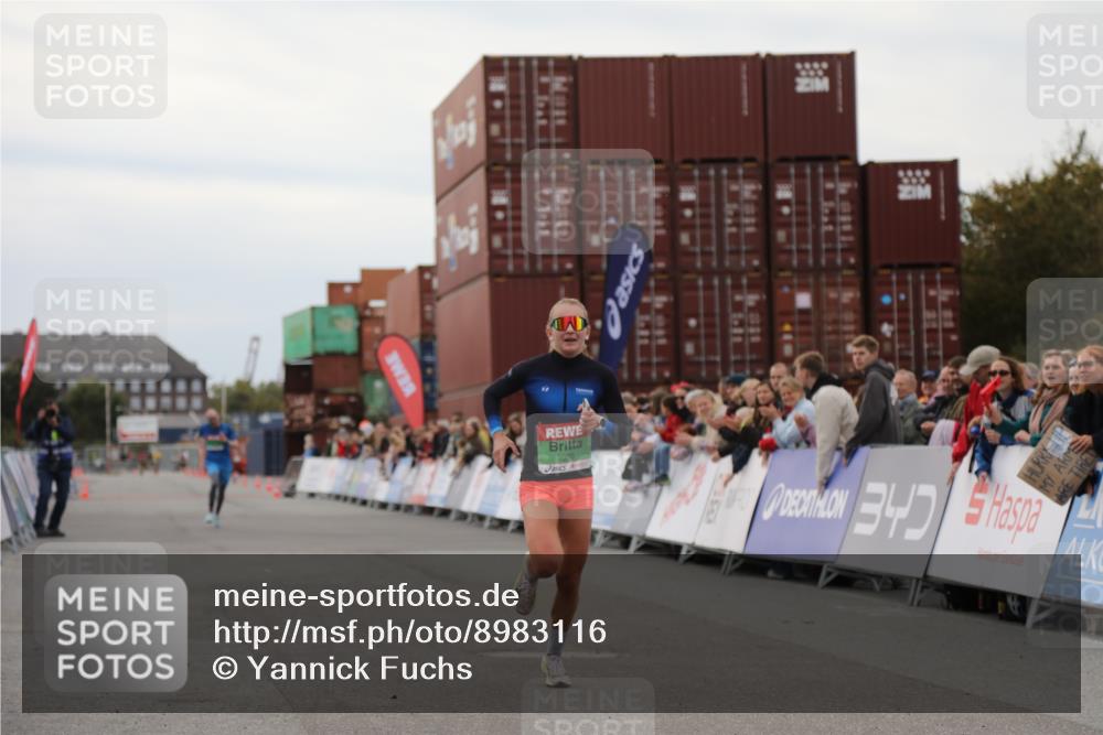 03.10.2025 - Köhlbrandbrückenlauf Yannick Fuchs http://msf.ph/oto/8983116 03.10.2025 15:50:43 Ziel 7020, 7065 meine-sportfotos.de