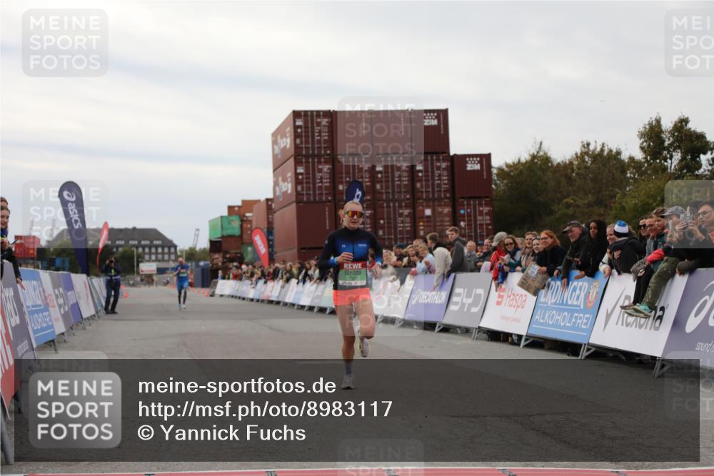 03.10.2025 - Köhlbrandbrückenlauf Yannick Fuchs http://msf.ph/oto/8983117 03.10.2025 15:50:43 Ziel 7020, 7065 meine-sportfotos.de