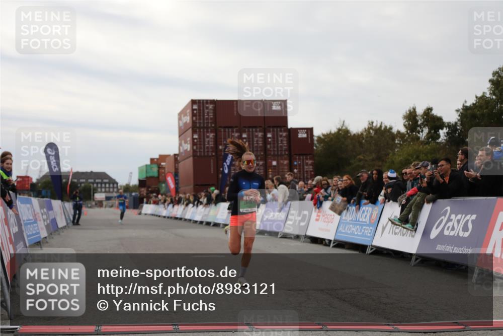 03.10.2025 - Köhlbrandbrückenlauf Yannick Fuchs http://msf.ph/oto/8983121 03.10.2025 15:50:44 Ziel 7020, 7065 meine-sportfotos.de