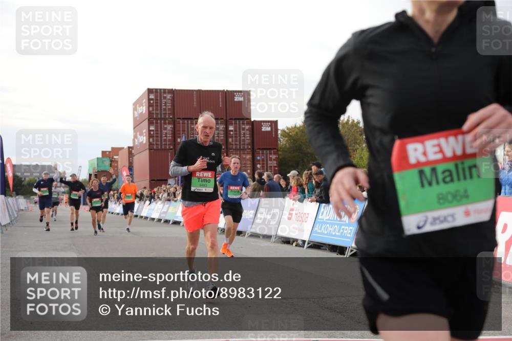 03.10.2025 - Köhlbrandbrückenlauf Yannick Fuchs http://msf.ph/oto/8983122 03.10.2025 16:06:17 Ziel 7576, 7601, 8064, 8802, 8803, 8804, 8805, 8991, 9483 meine-sportfotos.de