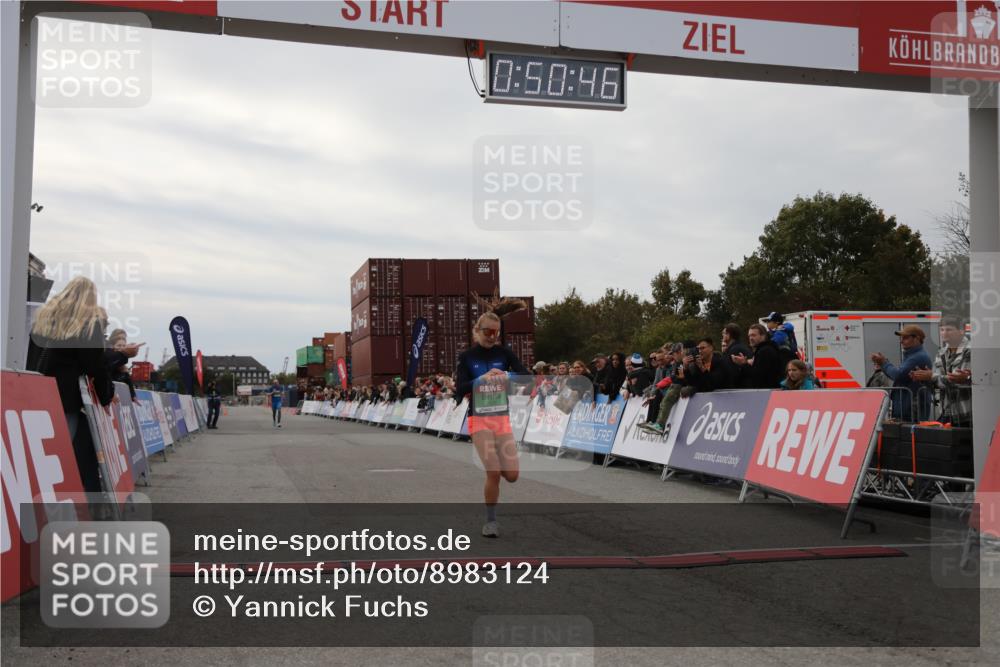 03.10.2025 - Köhlbrandbrückenlauf Yannick Fuchs http://msf.ph/oto/8983124 03.10.2025 15:50:44 Ziel 7020, 7065 meine-sportfotos.de