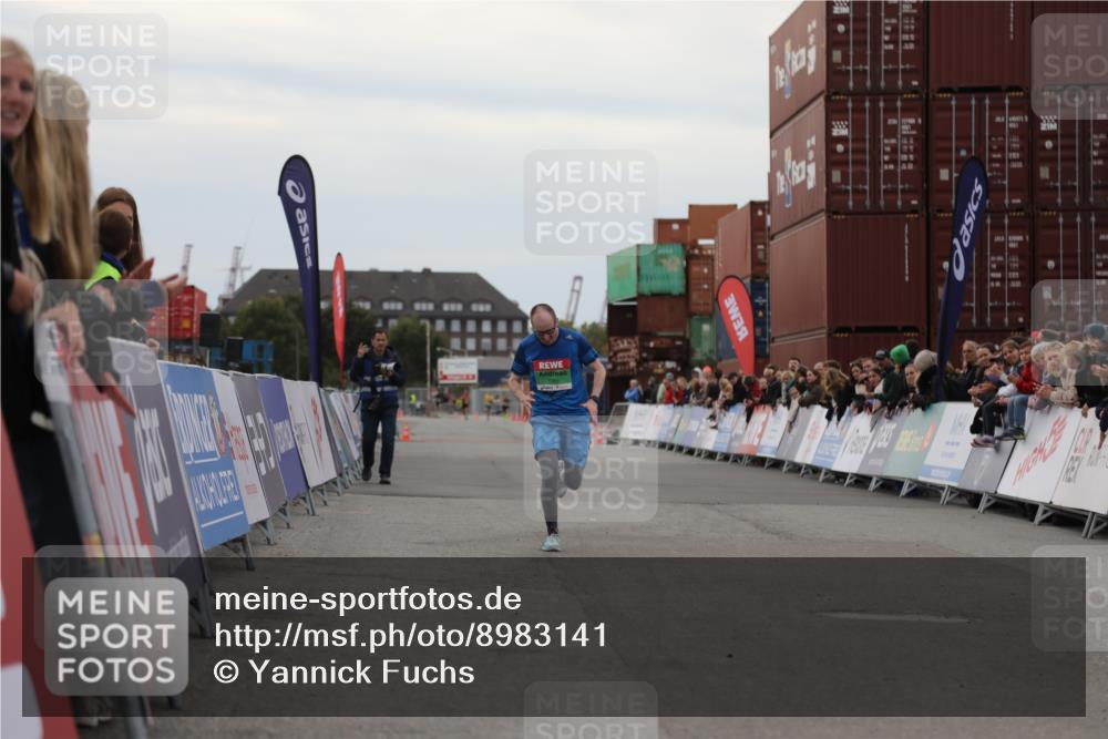 03.10.2025 - Köhlbrandbrückenlauf Yannick Fuchs http://msf.ph/oto/8983141 03.10.2025 15:50:48 Ziel 7020, 7065 meine-sportfotos.de