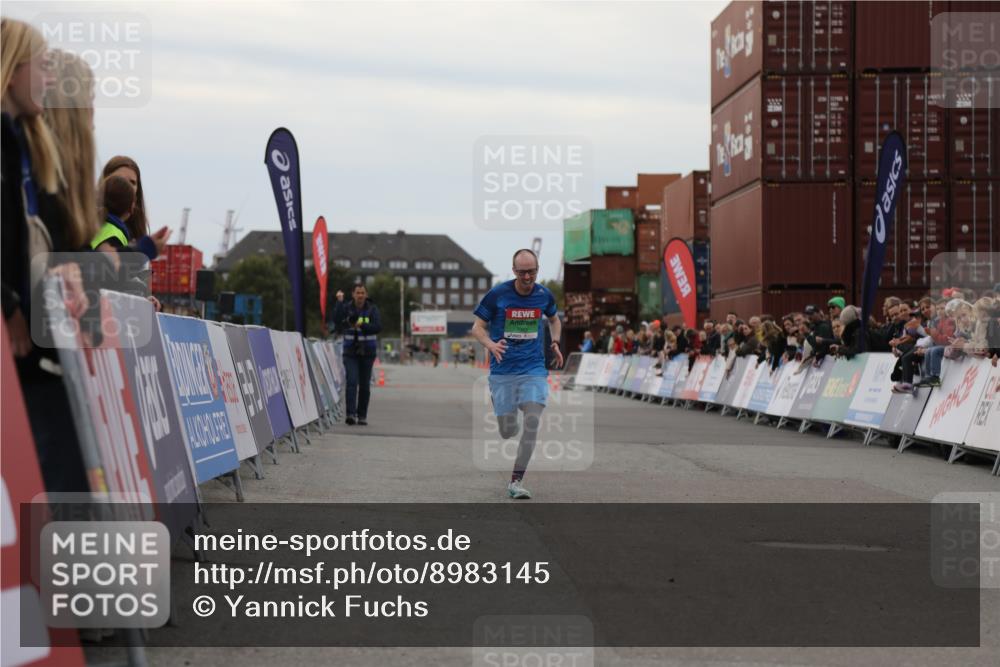 03.10.2025 - Köhlbrandbrückenlauf Yannick Fuchs http://msf.ph/oto/8983145 03.10.2025 15:50:48 Ziel 7020, 7065 meine-sportfotos.de