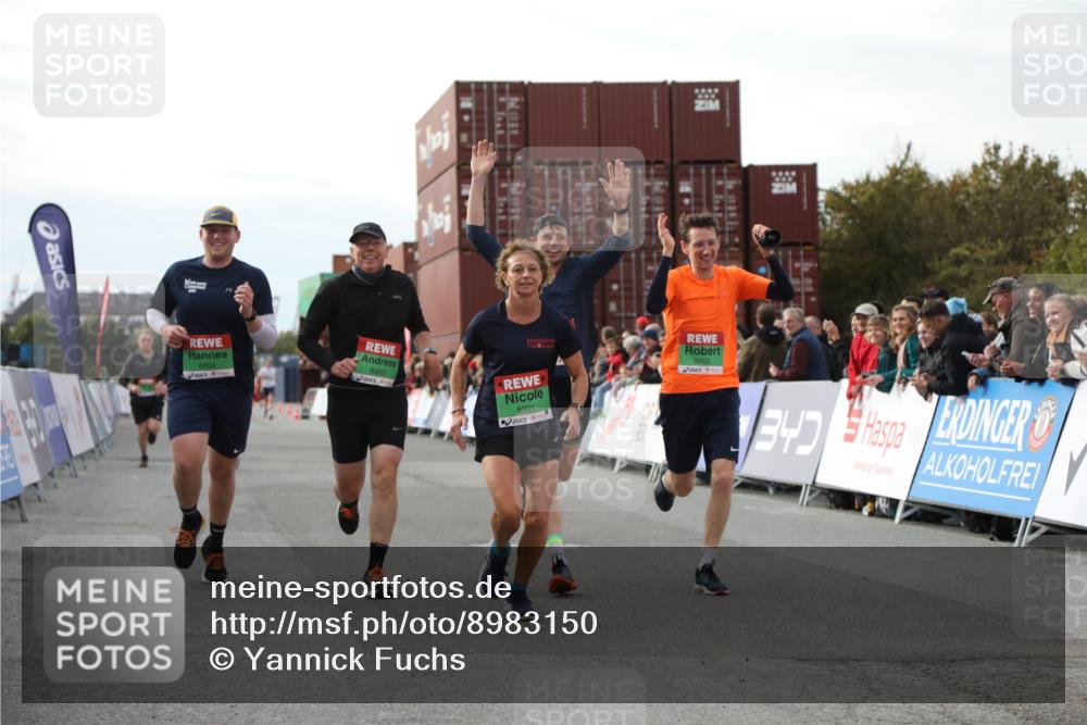 03.10.2025 - Köhlbrandbrückenlauf Yannick Fuchs http://msf.ph/oto/8983150 03.10.2025 16:06:21 Ziel 7576, 7601, 8802, 8803, 8804, 8805, 8991, 9483, 9572 meine-sportfotos.de