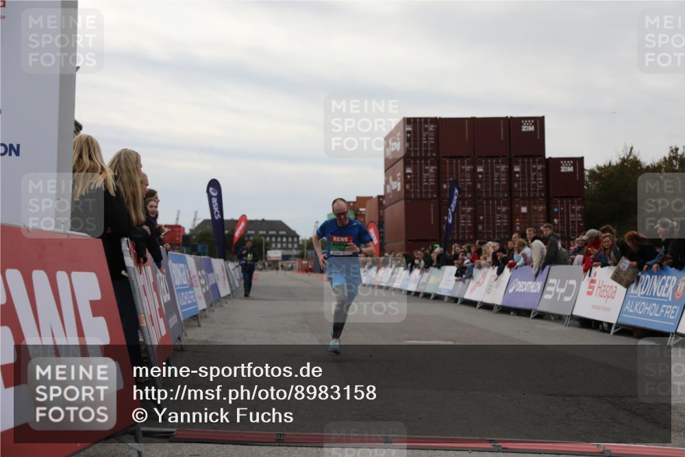 03.10.2025 - Köhlbrandbrückenlauf Yannick Fuchs http://msf.ph/oto/8983158 03.10.2025 15:50:50 Ziel 7065 meine-sportfotos.de