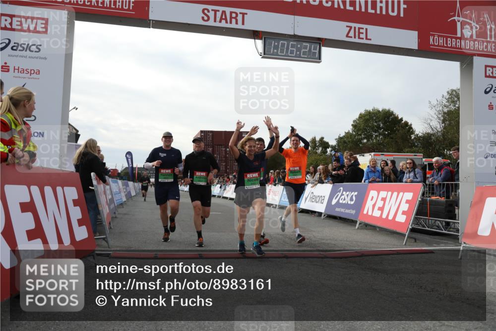 03.10.2025 - Köhlbrandbrückenlauf Yannick Fuchs http://msf.ph/oto/8983161 03.10.2025 16:06:22 Ziel 7576, 7601, 8802, 8803, 8804, 8805, 8991, 9572 meine-sportfotos.de