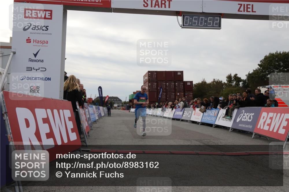 03.10.2025 - Köhlbrandbrückenlauf Yannick Fuchs http://msf.ph/oto/8983162 03.10.2025 15:50:50 Ziel 7065 meine-sportfotos.de