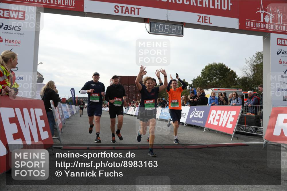 03.10.2025 - Köhlbrandbrückenlauf Yannick Fuchs http://msf.ph/oto/8983163 03.10.2025 16:06:22 Ziel 7576, 7601, 8802, 8803, 8804, 8805, 8991, 9572 meine-sportfotos.de