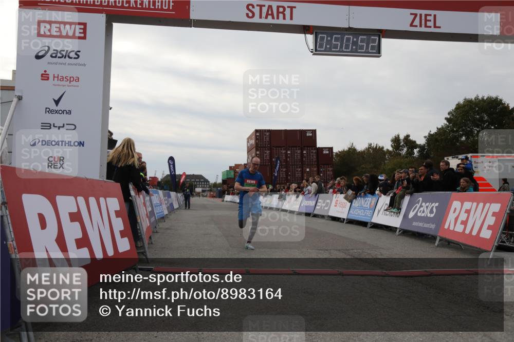03.10.2025 - Köhlbrandbrückenlauf Yannick Fuchs http://msf.ph/oto/8983164 03.10.2025 15:50:50 Ziel 7065 meine-sportfotos.de
