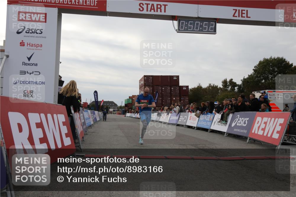 03.10.2025 - Köhlbrandbrückenlauf Yannick Fuchs http://msf.ph/oto/8983166 03.10.2025 15:50:50 Ziel 7065 meine-sportfotos.de