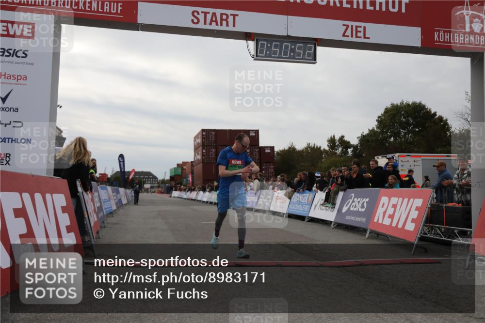 03.10.2025 - Köhlbrandbrückenlauf Yannick Fuchs http://msf.ph/oto/8983171 03.10.2025 15:50:51 Ziel 7065 meine-sportfotos.de