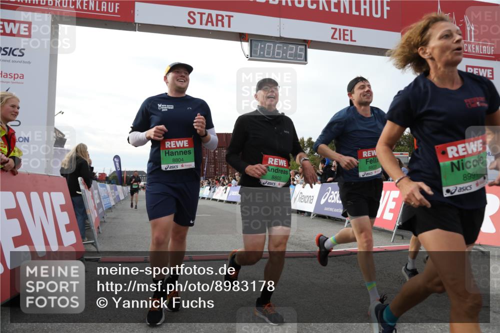 03.10.2025 - Köhlbrandbrückenlauf Yannick Fuchs http://msf.ph/oto/8983178 03.10.2025 16:06:23 Ziel 7576, 7601, 8802, 8803, 8804, 8805, 8991, 9572 meine-sportfotos.de