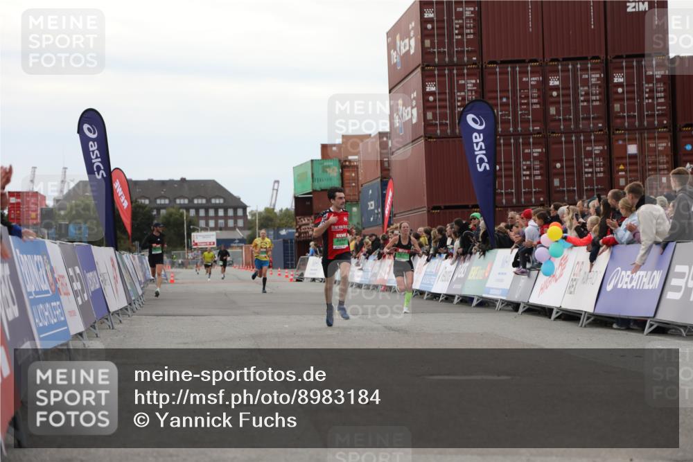 03.10.2025 - Köhlbrandbrückenlauf Yannick Fuchs http://msf.ph/oto/8983184 03.10.2025 15:51:18 Ziel 7050, 7250, 9564 meine-sportfotos.de
