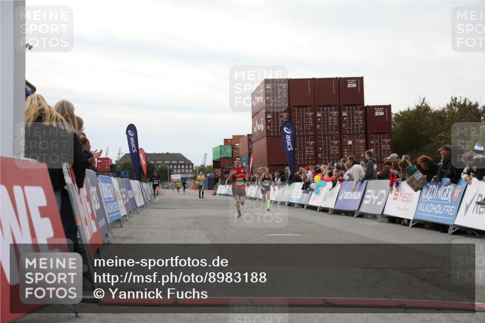 03.10.2025 - Köhlbrandbrückenlauf Yannick Fuchs http://msf.ph/oto/8983188 03.10.2025 15:51:19 Ziel 7050, 7250, 9564 meine-sportfotos.de