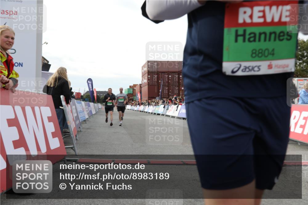 03.10.2025 - Köhlbrandbrückenlauf Yannick Fuchs http://msf.ph/oto/8983189 03.10.2025 16:06:24 Ziel 7576, 8802, 8803, 8804, 8805, 8991, 9572 meine-sportfotos.de