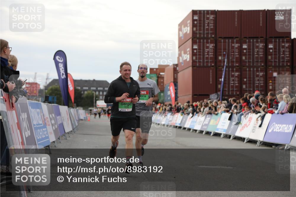 03.10.2025 - Köhlbrandbrückenlauf Yannick Fuchs http://msf.ph/oto/8983192 03.10.2025 16:06:24 Ziel 7576, 8802, 8803, 8804, 8805, 8991, 9572 meine-sportfotos.de