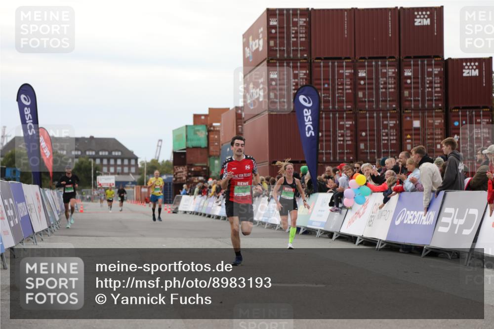 03.10.2025 - Köhlbrandbrückenlauf Yannick Fuchs http://msf.ph/oto/8983193 03.10.2025 15:51:19 Ziel 7050, 7250, 9564 meine-sportfotos.de