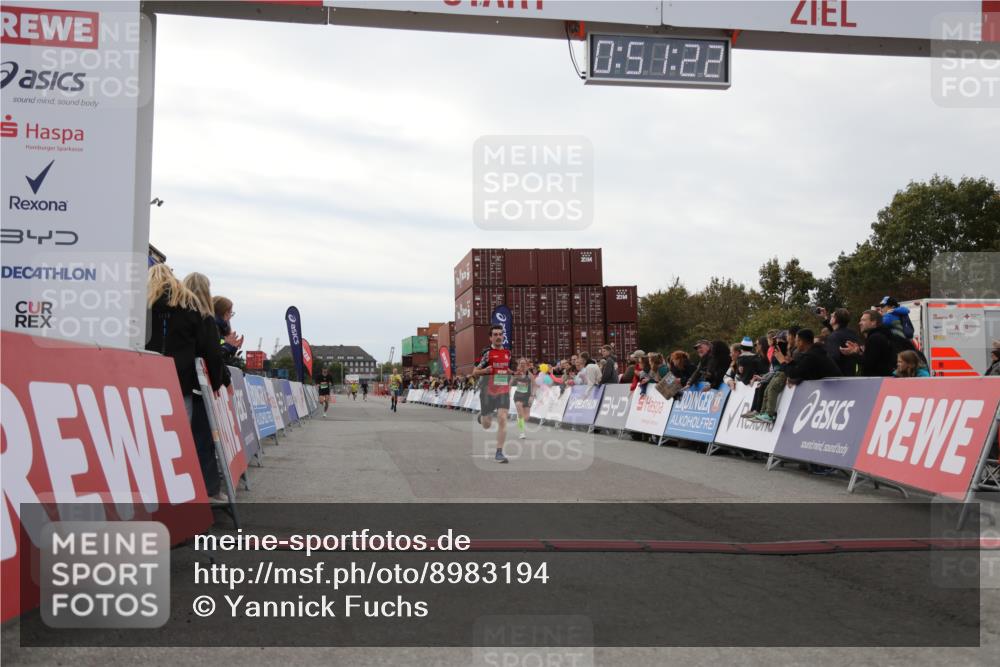 03.10.2025 - Köhlbrandbrückenlauf Yannick Fuchs http://msf.ph/oto/8983194 03.10.2025 15:51:20 Ziel 7050, 7250, 9564 meine-sportfotos.de